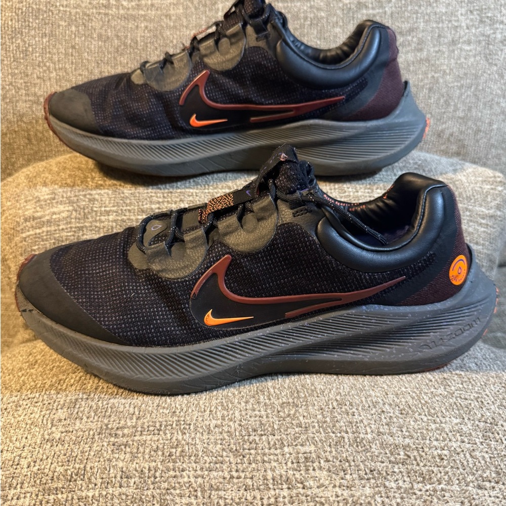 Nike Zoom Winflo 8 Shield Men’s Black/Orange Water Resistant Size 12 - Picture 2 of 13